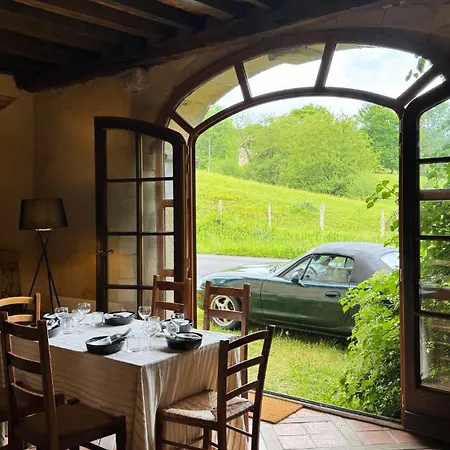 Maison Le Grand Saule Alojamento de Acomodação e Pequeno-almoço Bugnein